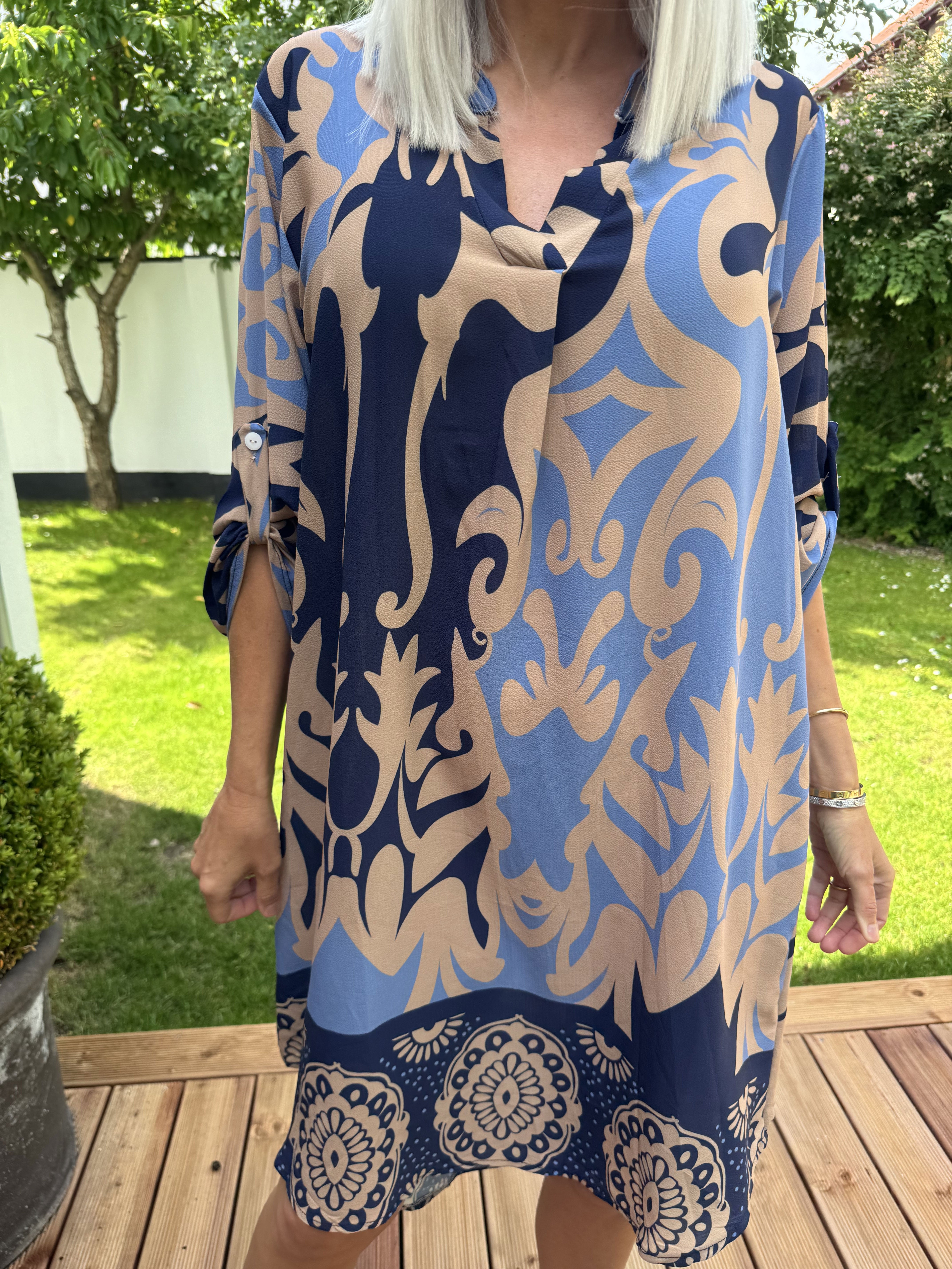 Vanesa Boheme Dress - Let og luftig mønstret kjole i viskose